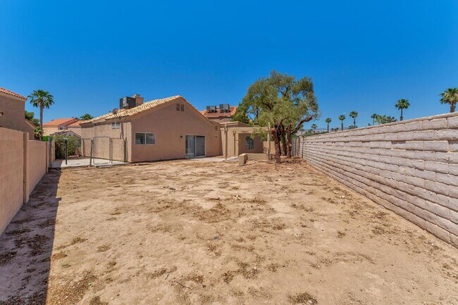 Building Photo - Single Story 3 bedroom and 2 bath home.