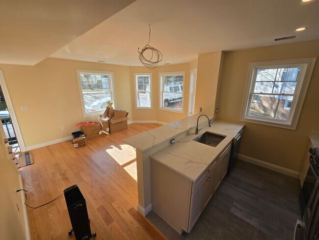 Building Photo - 3bed/3 bath in Brighton