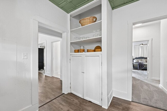 Building Photo - 408 S Wright St