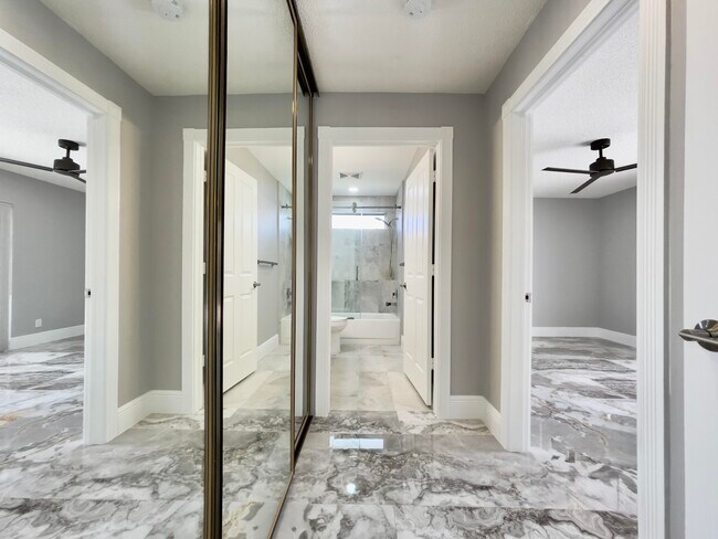 Building Photo - 6503 Geminata Oak Ct