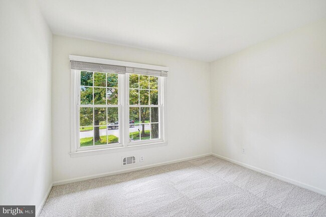 Building Photo - 12027 Devilwood Dr