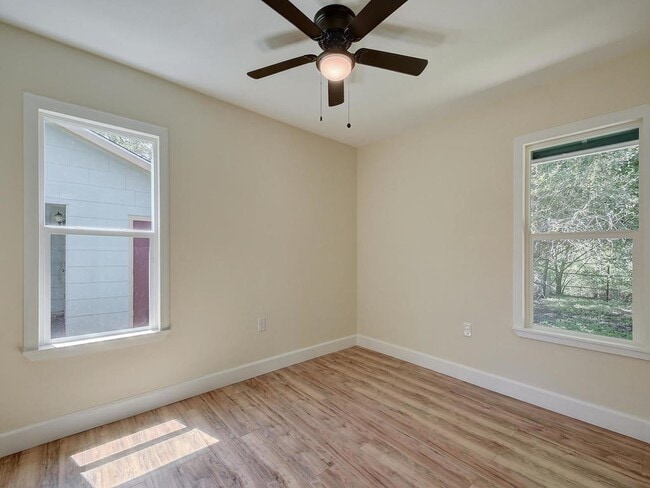 Building Photo - Fantastic Home - Windsor Park