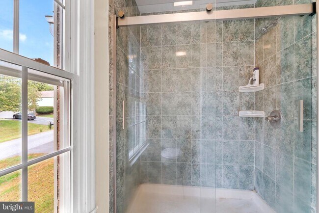 Building Photo - 9 Snug Hill Ct