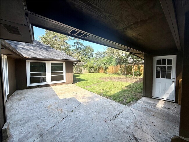 Building Photo - 727 Angelina Dr