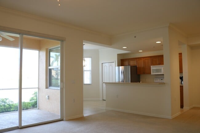 Building Photo - 2 bed/2 bath Condo in Popular Osprey Cove! Lake Views!!