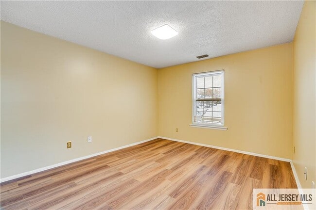 Building Photo - 49 Tanglewood Ct