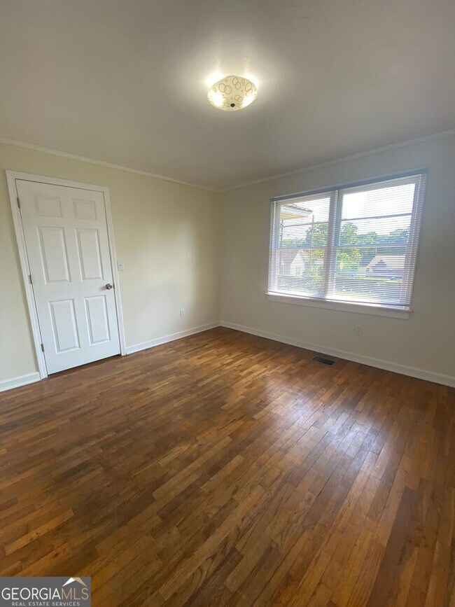 Building Photo - 297 Macon Ave