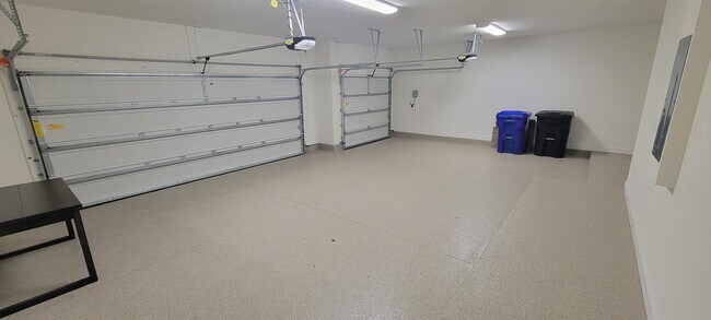 Building Photo - 214 Santos Ln