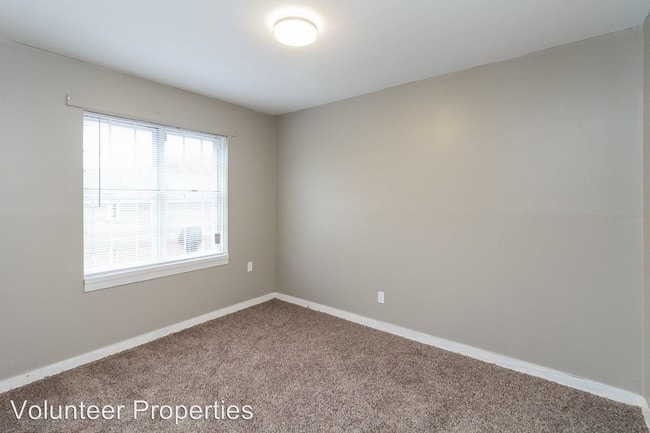 Building Photo - 3301 Pinewood Ave