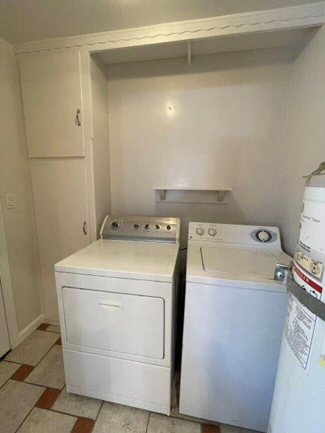 Building Photo - Cute Arden Park 2 Bedroom