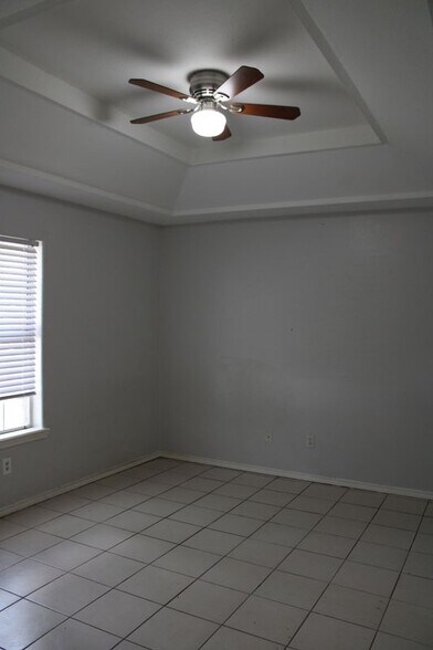 Building Photo - 2201 Kimberly Ln