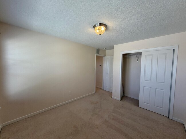 Building Photo - 6216 Calle Vizcaya NW