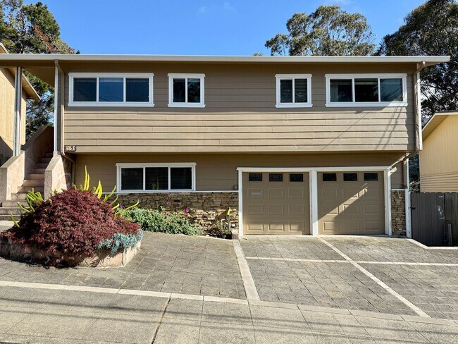 Building Photo - Gorgeously Updated 4-Bed/3-Bath Home & Ent...