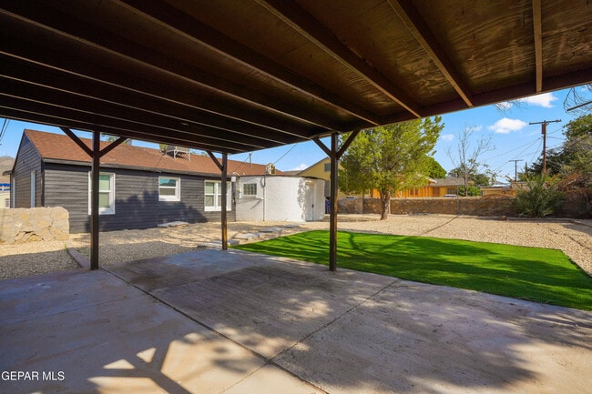 Building Photo - 614 Loretto Rd