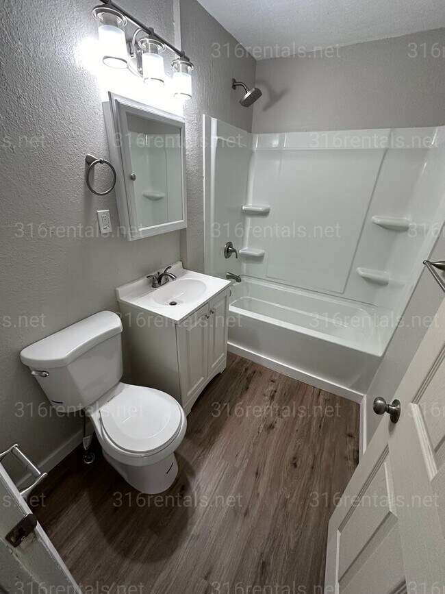 Building Photo - 820-822 N Belmont Ave