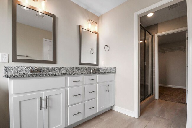 Building Photo - Pet Friendly Four Bedroom!
