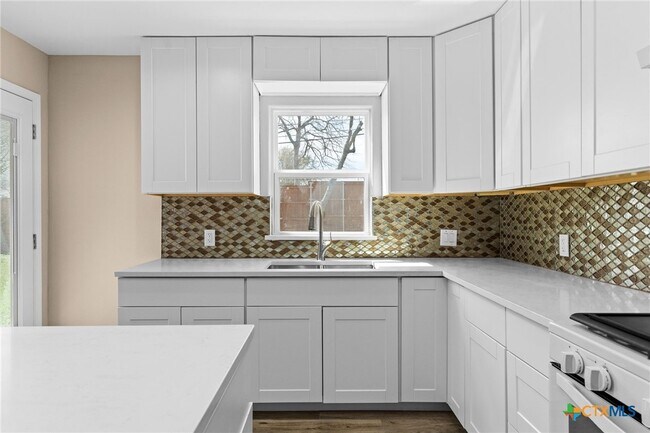 Building Photo - 209 W Victory Ave