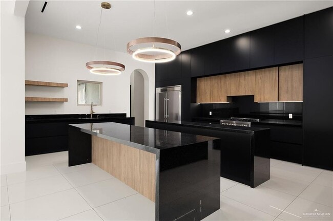 Building Photo - 45 Travis St