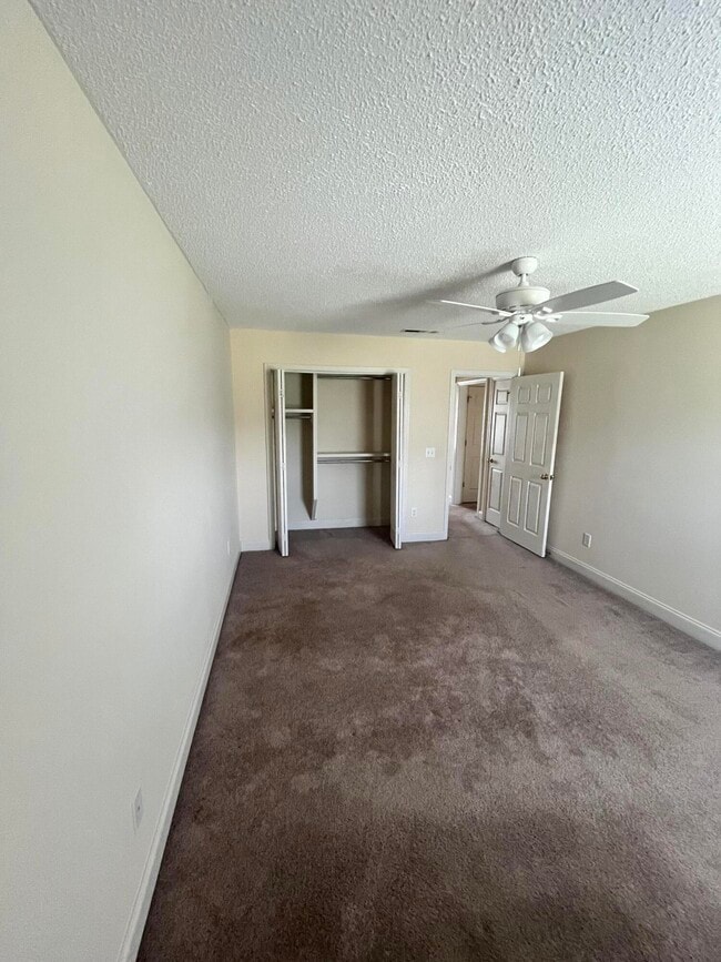 Building Photo - 3473 Beacon Dr
