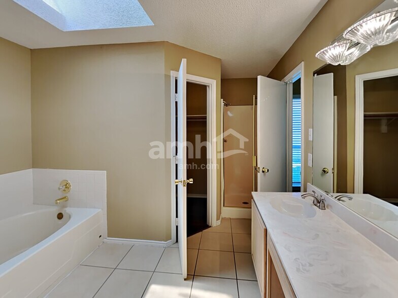 Building Photo - 6501 Gardenia Dr