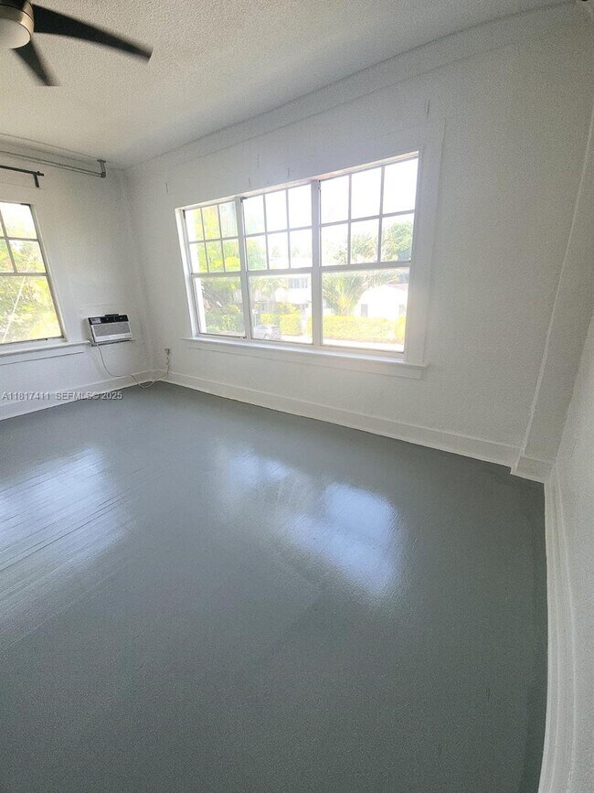 Building Photo - 1611 Michigan Ave