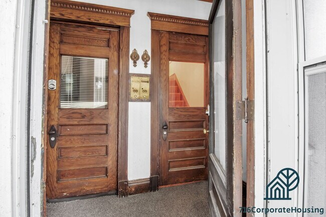 Building Photo - Furnished 3-Bedroom Upper Apartment on Bird Ave