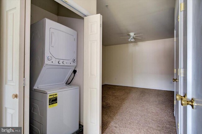 Building Photo - 316 Bridge St