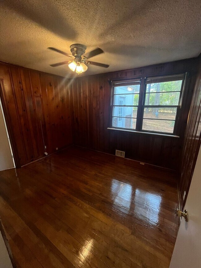 Building Photo - 2BR/1BA in Forest Acres