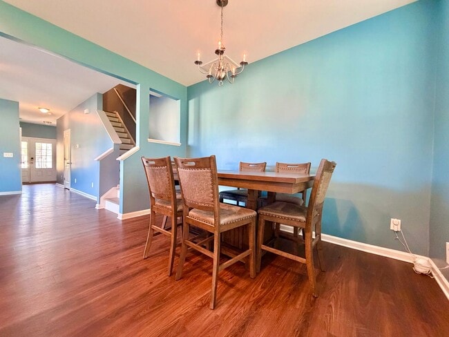 Building Photo - Updated 3BR Townhome | Community Pool, Gym, Pickleball, & Tennis Courts | Easy RTP Access