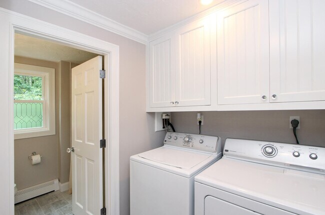 Building Photo - 2 Sanford St