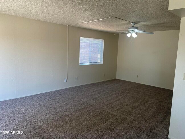 Building Photo - 1327 W Straford Dr