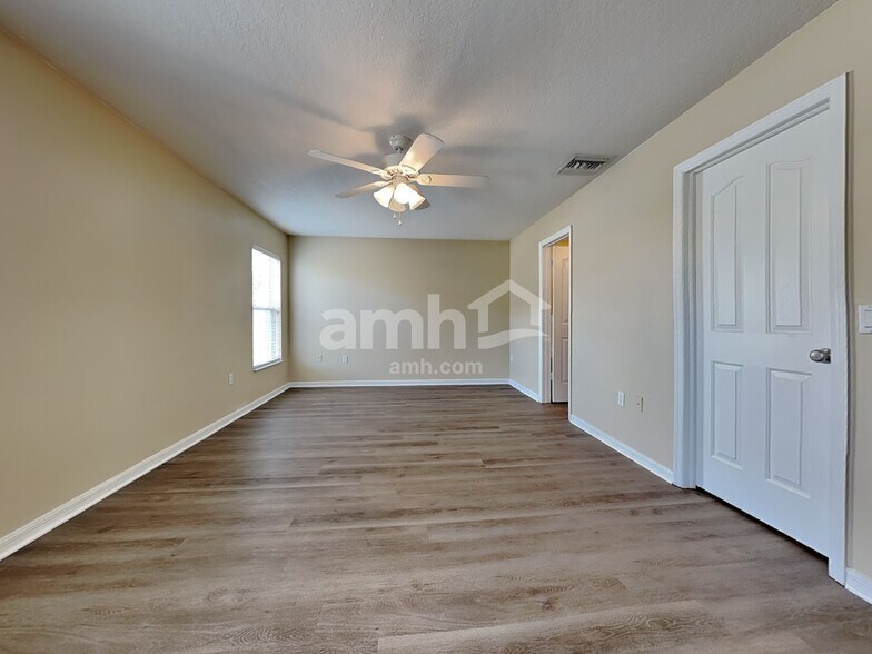 Building Photo - 10512 Boyette Creek Blvd