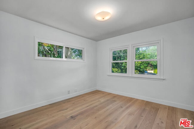 Building Photo - 854 25th St