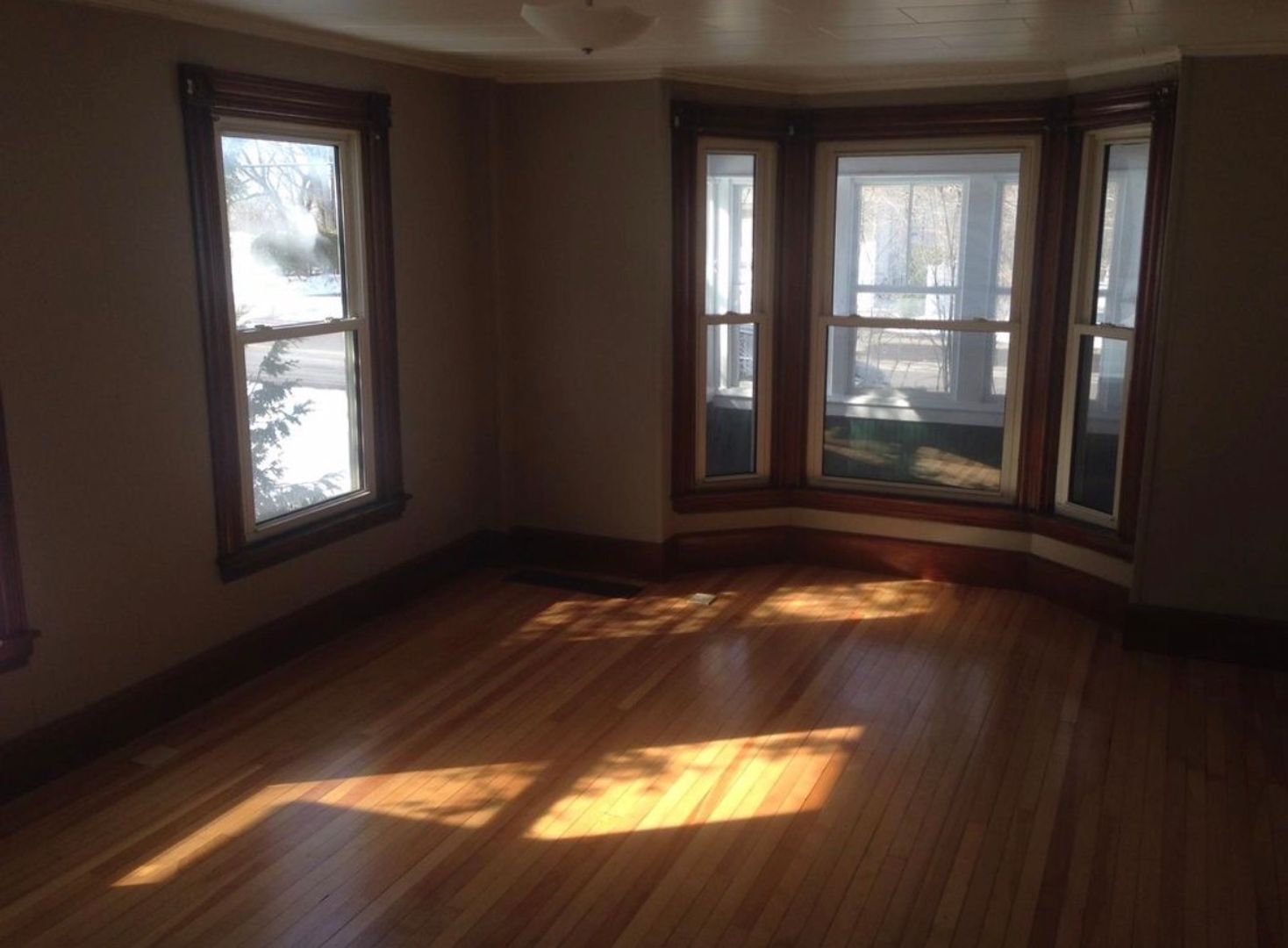 Building Photo - 257 S Main St