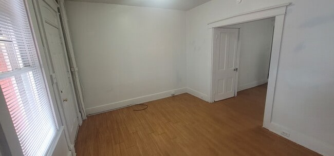 Building Photo - 438 E Strawberry St