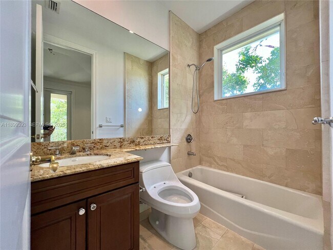 Building Photo - 573 Satinwood Dr