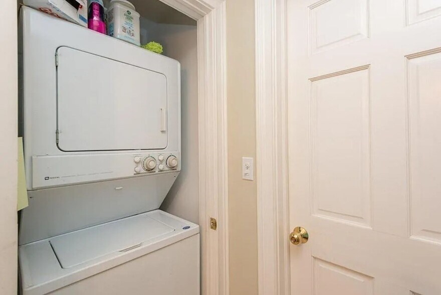 Building Photo - 141 Washington St