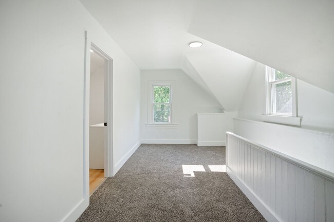 Building Photo - Newly Renovated 4 Bed, 2 Bath Home - Off-S...