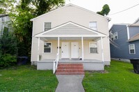 Building Photo - Spacious Duplex!