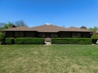 Building Photo - Spacious 2 Bed 2 Bathroom Duplex