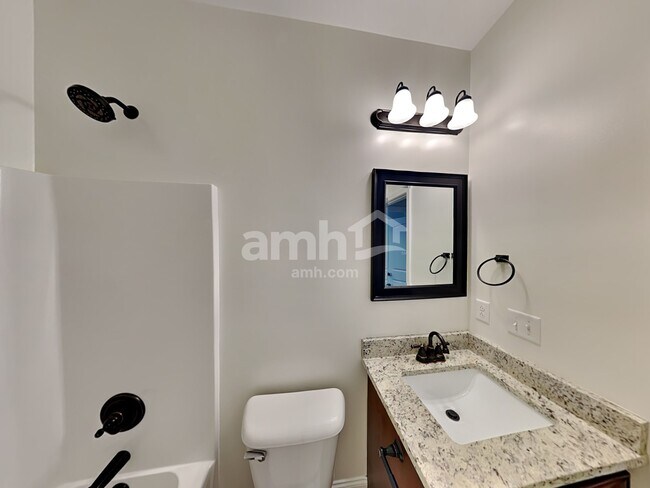 Building Photo - 107 Buster St