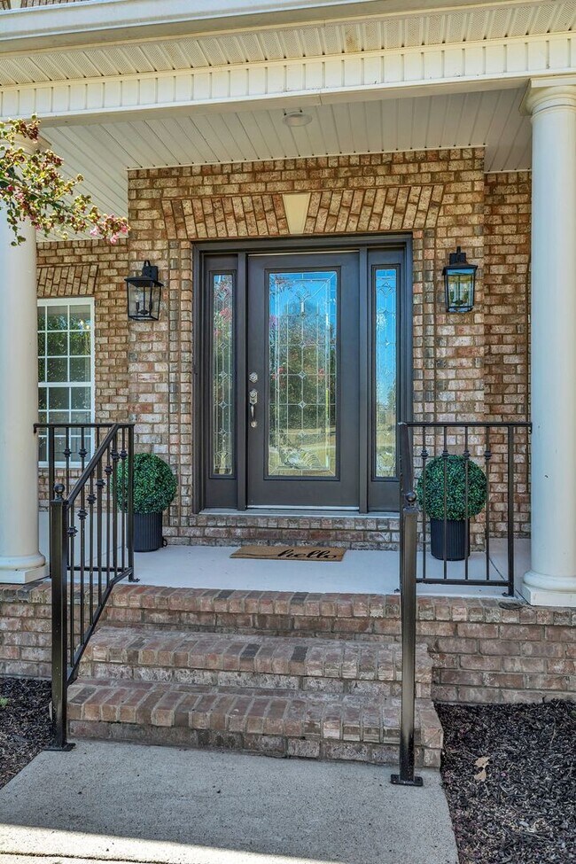 Building Photo - Luxury 4BR Home with River Views & Entertainer’s Bonus Room