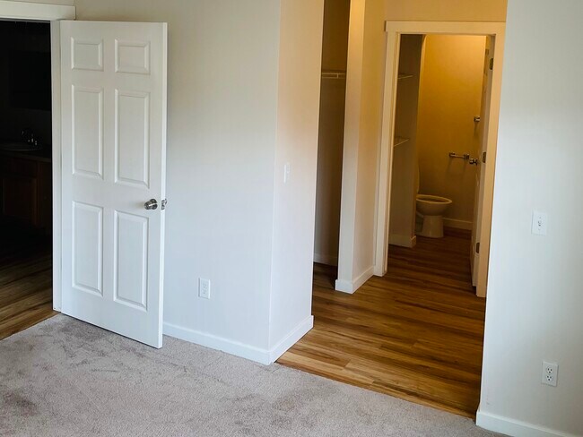 Building Photo - 8854 N Pamela St