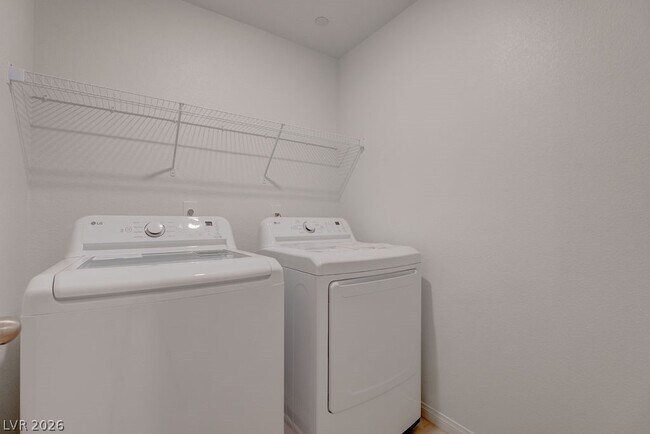 Building Photo - 2744 Tricase St