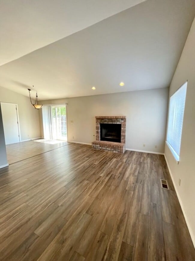 Building Photo - **Charming Midtown Single-Level Home on a ...