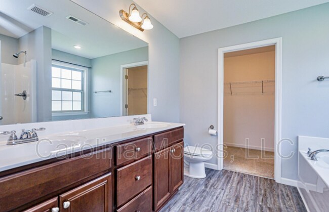 Building Photo - 249 Lockeland Park Dr