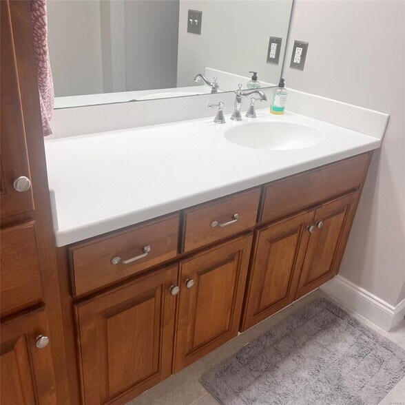 Building Photo - 317 Holly Ridge Dr