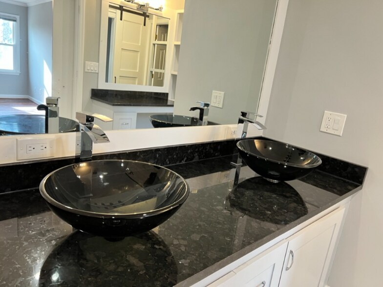 Building Photo - 4825 Chesterfield Ct