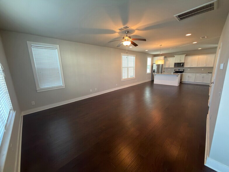 Building Photo - 792 Cottage Park Dr