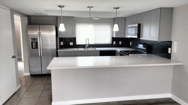 Building Photo - 15806 Val Verde Dr